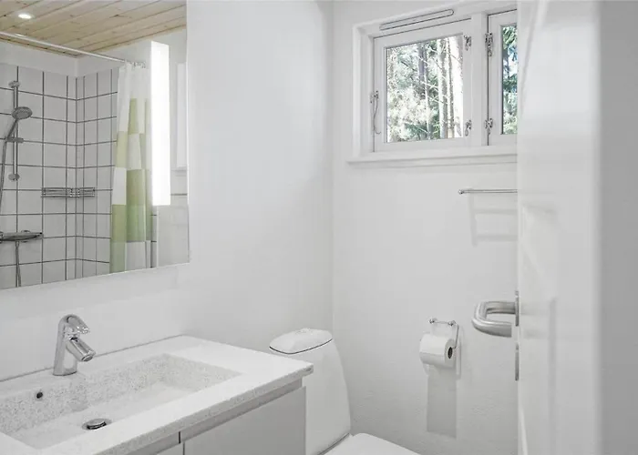 1462-aakirkeby-fyrreskoven-40 * Vester Somarken