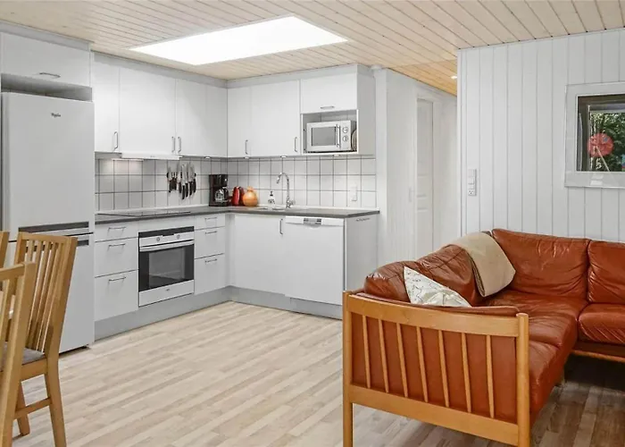 1462-aakirkeby-fyrreskoven-40 * Vester Somarken